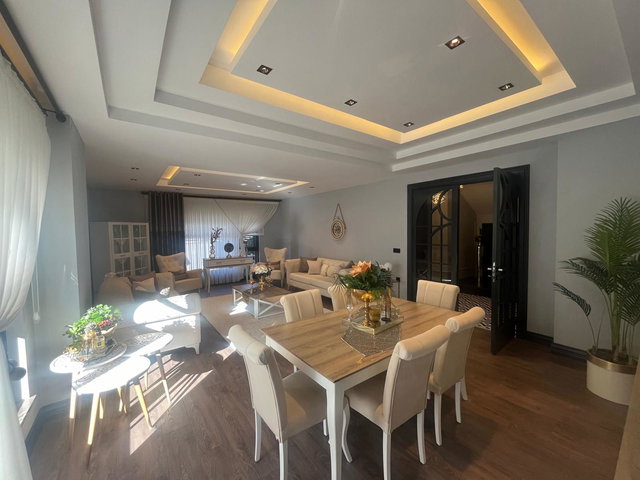 REMAX ARTIS 'DEN WOQ VILLALARINDA SATILIK 5+1 VILLA