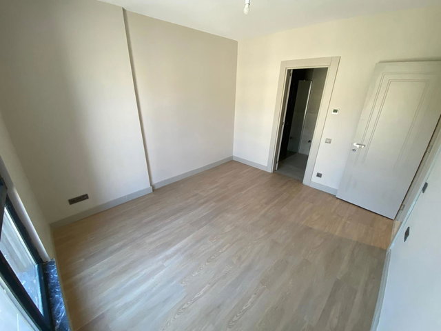 REMAX YAZ'DAN EMLAK KONUT SİTESİNDE ARA KAT 2+1 SATILIK DAİRE