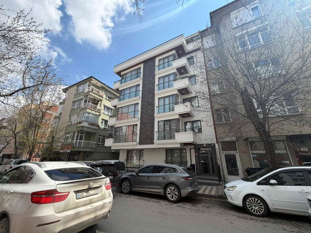 MALTEPE ÖZVEREN SOKAK'TA MERKEZI KONUM KIRALIK 3+1 DAIRE