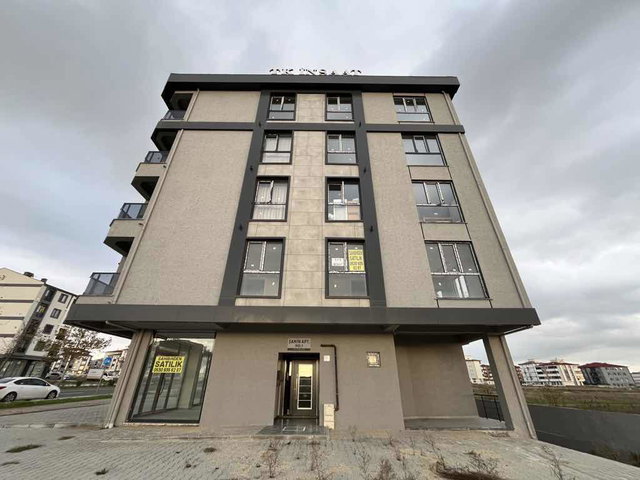REMAX LAND’DEN SERVİS GÜZERGAHINDA SATILIK 1+1 DAİRE