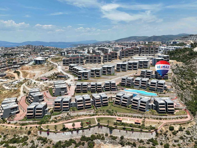 PANORAMIK DENIZ MANZARALI VISTA MARIN SITESINDE SATILIK 3+1