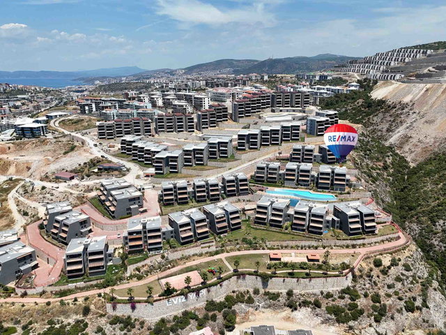 PANORAMIK DENIZ MANZARALI VISTA MARIN SITESINDE SATILIK 3+1