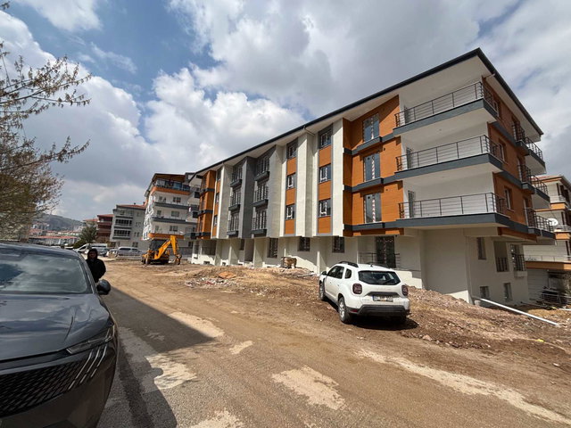 KARAPÜRÇEK 315. SOKAKTA ARAKAT, GÜNEY CEPHE, SIFIR OTURUMA HAZIR DAIRE
