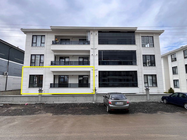 REMAX MAVİDEN SİTEİÇİ 3+1 1.KAT GÜNEY CEPHE 130 M2 DAİRE