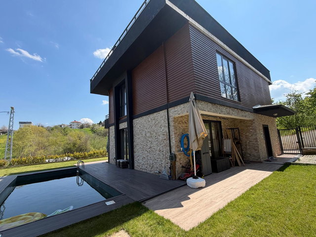 BAŞISKELE BAHÇECIKTE 4,5+1 SATILIK TRIPLEX VILLA