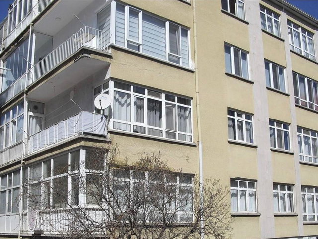 AYRANCI NAZİLLİ SOKAKTA ÖN CEPHE 1. KATTA BAKIMLI 3+1 DAİRE