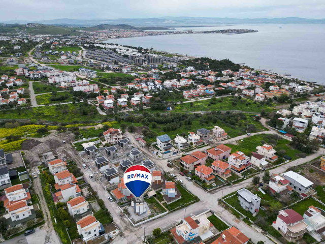 ÇANDARLI'DA SATILIK DENİZE 300 METRE MÜSTAKİL VİLLA