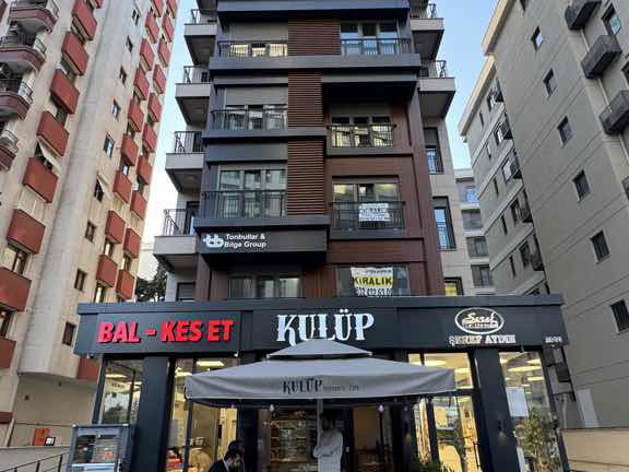 CADDEBOSTAN PLAJYOLU SOKAK’TA SATILIK GENİŞ 3+2 DUBLEKS