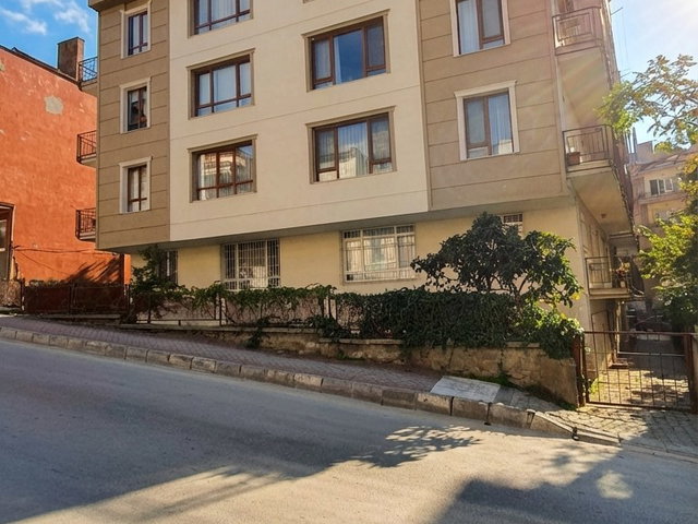 ERTUĞRULGAZİ MAH KUTLU SOKAK TIP FAKÜLTESİ, ASKERLİK ŞUBESİ YAKINI 3+1 DAIRE