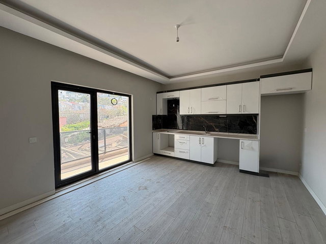 REMAX ADVANTAGEDE KURŞUNLUDA DENIZE YÜRÜME MESAFESINDE YATIRIMLIK DAIRE