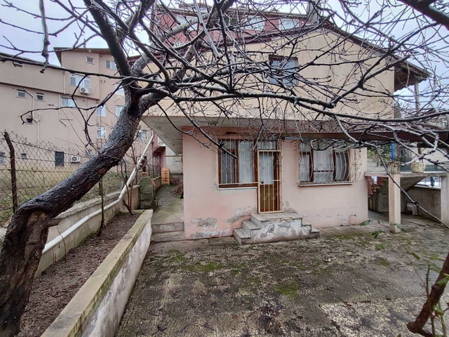 BELGRAD ORMANI BAHÇEKÖY MERKEZDE ARSA DEĞERİNDE MÜSTAKİL EVİMİZ