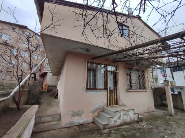 BELGRAD ORMANI BAHÇEKÖY MERKEZDE ARSA DEĞERİNDE MÜSTAKİL EVİMİZ