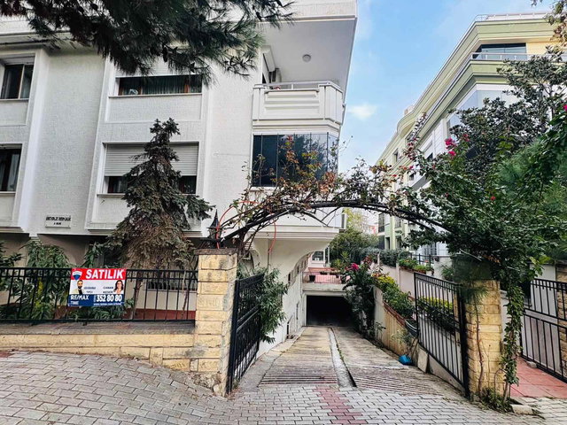 FLORYA BASINKÖY'DE 5+2 GENİŞ METREKARELİ DUBLEKS DAİRE