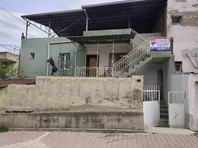 MENEMEN YAHŞELLİ MAHALLESİ HASTANE YAKINI SATILIK 2 KATLI MÜSTAKİL EV
