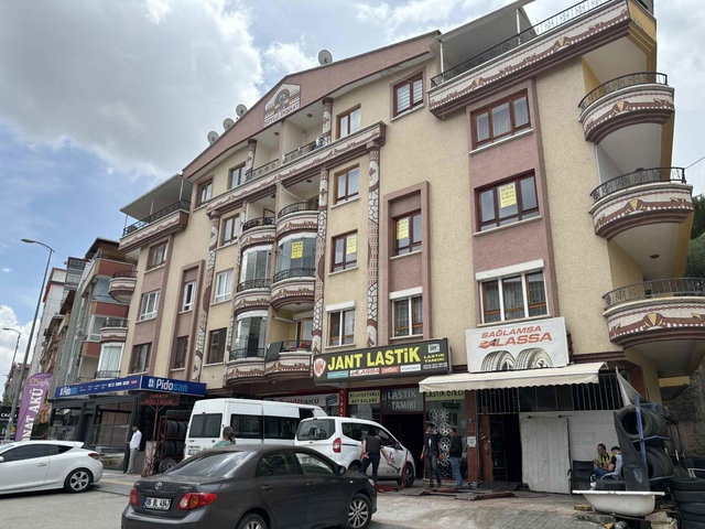 BURÇ MAH. KIZILCAHAMAM CAD. ÜZERİ SATILIK 3+1 DAİRE