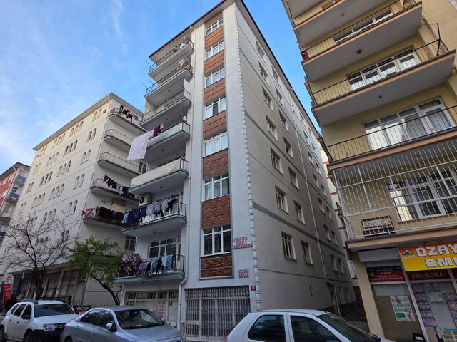 REMAX NEPTÜNDEN DEMETEVLER MERKEZDE 3+1 SATILI DAİRE