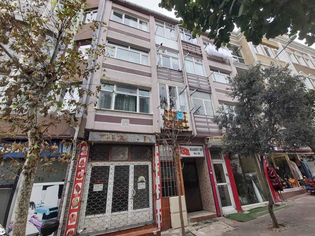 RAMİ YENİ MAHALLE’DE GİRİŞ ALTI 1+1 KAPALI MUTFAK MASRAFSIZ MERKEZİ KONUM”