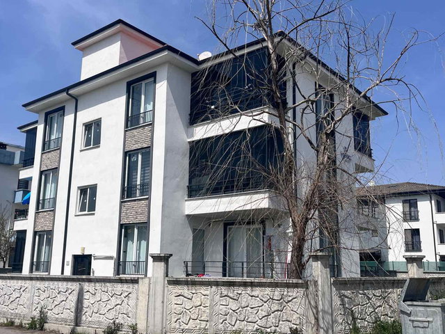 SERDİVAN YAZLIK VATAN MAHALLEDE 2+1 ARAKAT 95 M2 DAİRE