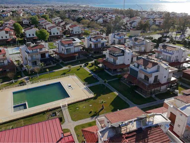 DENİZE YAKIN BAKIMLI VİLLA!
