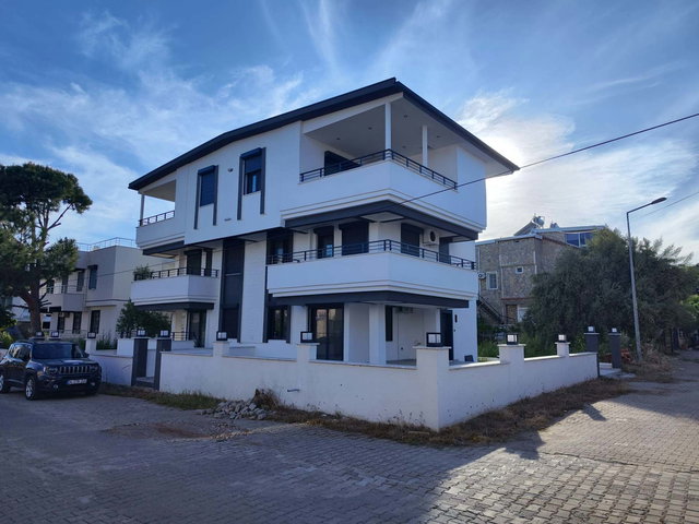 ALTINKUM YEŞİLKENT'TE DENIZE 100 M MESAFEDE MÜSTAKIL HAVUZLU TRIPLEX VILLA