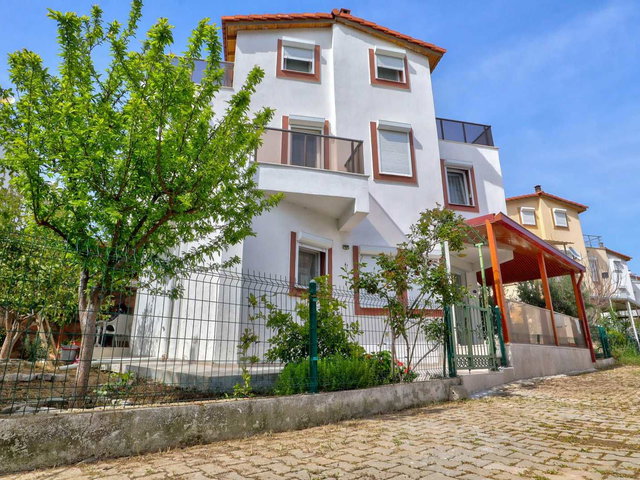 ÇANDARLI ESİNTİ SİTESİNDE FIRSAT SATILIK MÜSTAKİL VİLLA...