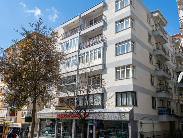 YENİMAHALLE DEMETEVLER’DE MERKEZİ KONUMDA SATILIK 3+1 DAİRE