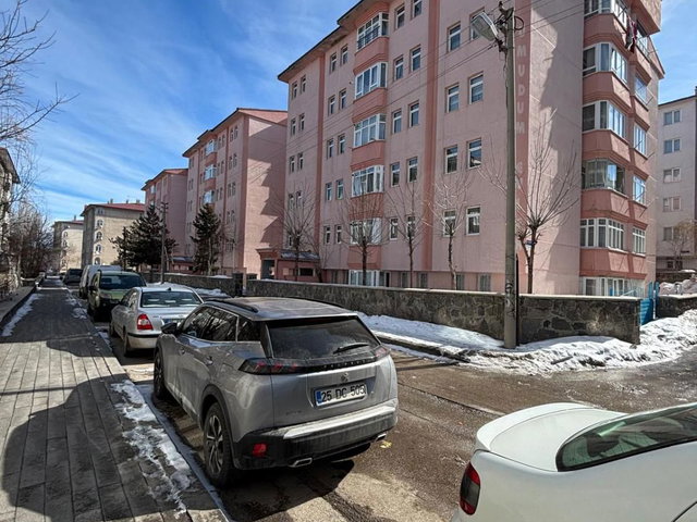 REMAX ARTIS'DEN A.GAZI'DE SATILIK 3+1 DAIRE