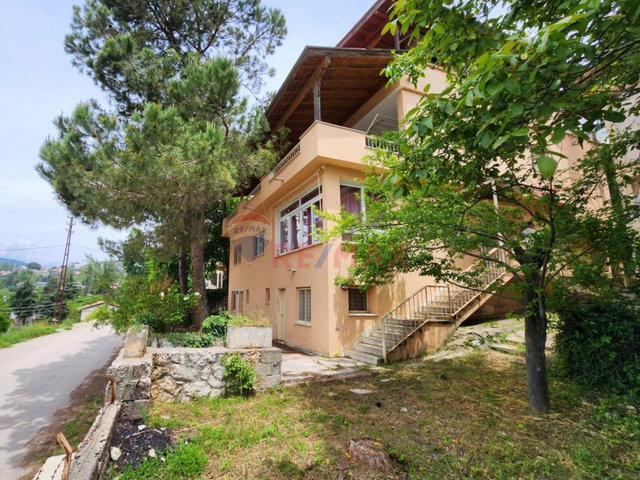 REMAX PALM'DEN YUKARI GÖZNE'DE GENİŞ BAHÇELİ TRİPLEX VİLLA