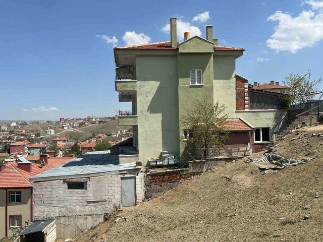 MAMAK LALAHAN KARŞIYAKA MAH 3. DAİRELİ SATILIK MÜSTAKİL EV