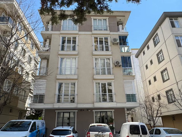 KARTAL PETROLİŞ' DE BOŞ, BALKONLU, ARA KAT, AÇIK OTOPARKLI 2+1