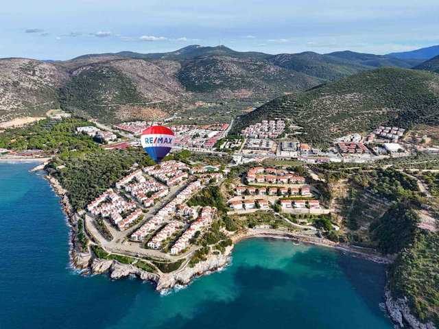 DENIZE SIFIR SITEDE HARIKA VILLA