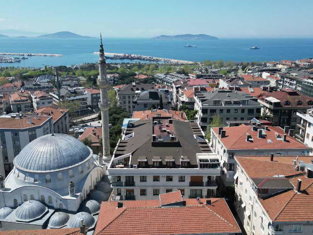 KÜÇÜKYALI'DA MARMARAYA YÜRÜME MESAFESINDE DENIZ MANZARALI 220 M2 4+2 LÜKS DUBKLEKS