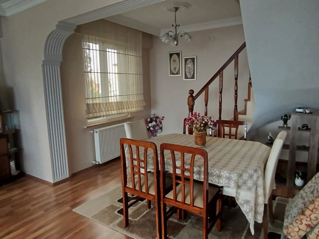 REMAX NATURAL'DAN GÖLCÜK'DE DENİZ MANZARALI SATILIK DUBLEKS 4+1