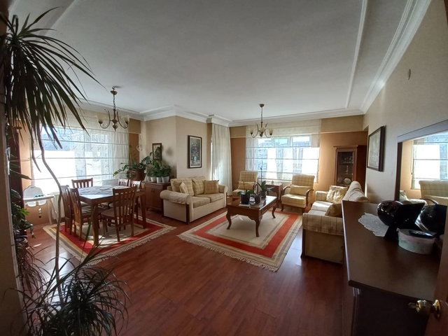 NEZİH VE HAVUZLU SİTE İÇERSİNDE GENİŞ TERASLI DAİRE
