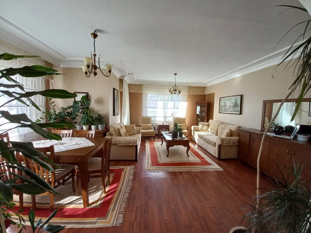 NEZİH VE HAVUZLU SİTE İÇERSİNDE GENİŞ TERASLI DAİRE