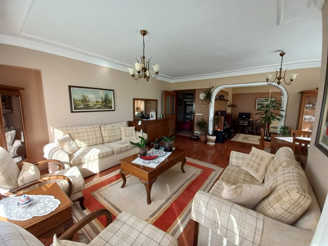 NEZİH VE HAVUZLU SİTE İÇERSİNDE GENİŞ TERASLI DAİRE