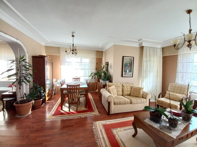 NEZİH VE HAVUZLU SİTE İÇERSİNDE GENİŞ TERASLI DAİRE