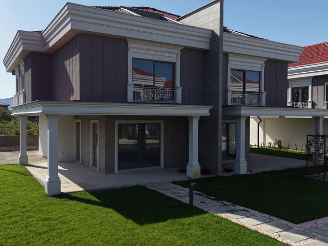 GÜLYALI’NIN EN PRESTIJLI LOKASYONUNDA, OTURUMA HAZIR MODERN VILLA