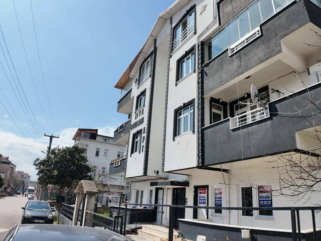 REMAX - DERİNCE ÇENESUYUNDA KİRALIK 2+1 BAHÇELİ DAİRE