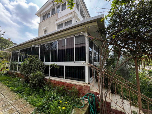 AKBÜK MERKEZDE SATILIK BAHÇELİ 5+1 İKİZ VILLA