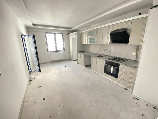 REMAX İLKE'DEN TERMİNAL CAD ÜSKÜDAR SİTESİ'NDE 4+1 SATILIK DAİRE
