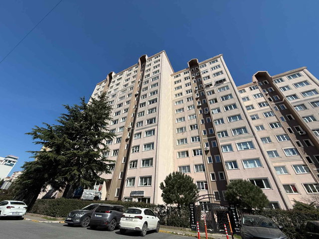BEYLİKDÜZÜ GÖKBEY SİTESİ METROBÜSE YAKIN SATILIK 3+1 DAİRE