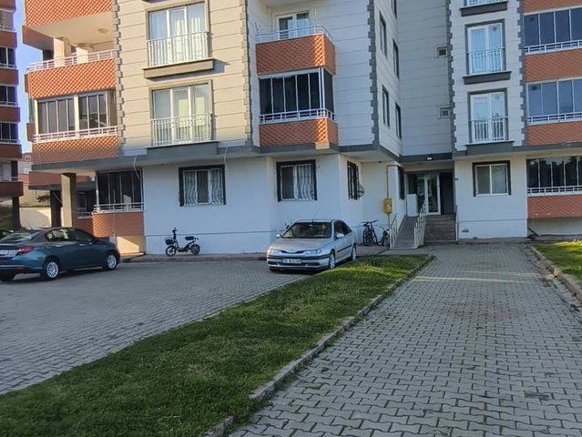 REMAX YASİR | ÇARŞAMBA YEŞİL IRMAK SİTE İÇİ ARA KAT SATILIK 3+1