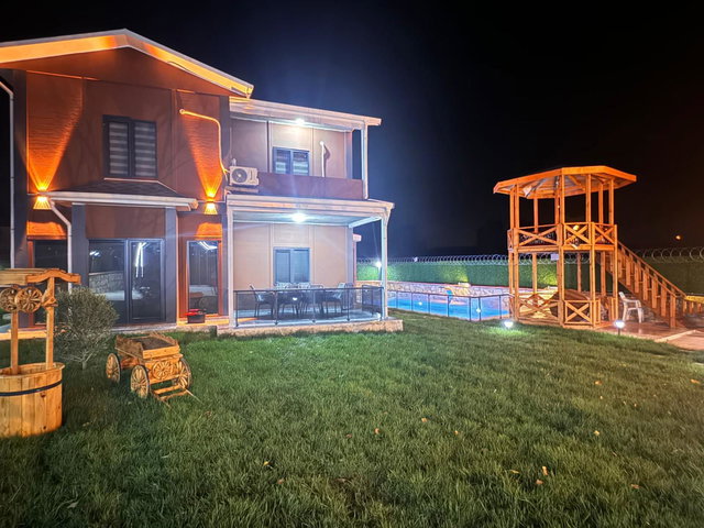 REMAX DREAM KANDIRA ÖZBEY'DE LÜKS EŞYALI 4+1 LÜKS HAVUZLU VİLLA