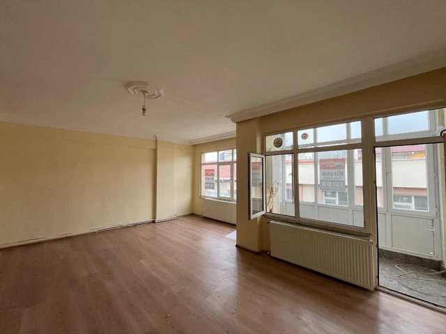 REMAX SOFT BARIŞ BAŞOL'DAN MERKEZDE GENİŞ 3+1 KİRALIK DAİRE
