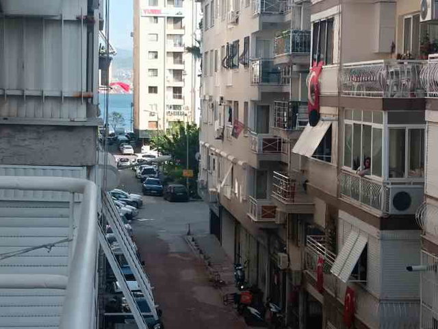 KARŞIYAKA TERSANE’DE SAHILE YÜRÜME MESAFESINDE 3+1, ÇIFT CEPHELI, 2 BALKONLU FERAH DAIRE!