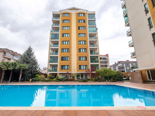 REMAX AREA DAN BUTIK SITEDE SATILIK 3+1 ARA KAT MANZARALI DAIRE