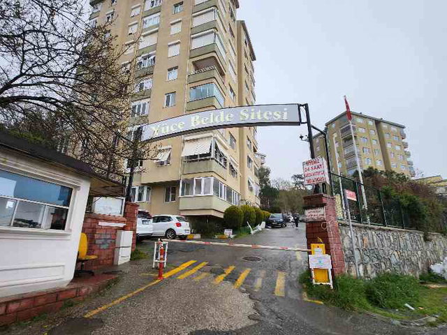 YAKACIK YÜCE BELDE SİTESİ DENİZ MANZARALI SATILIK 3+1 BOŞ DAİRE