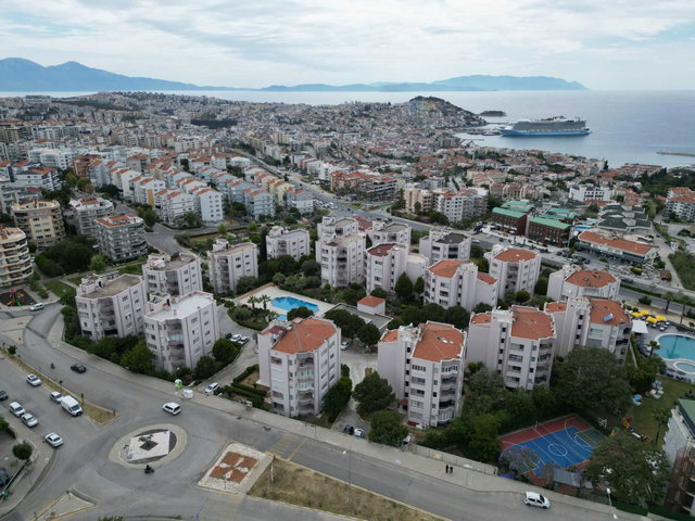 KUŞADASI EGE MAHALLESİ BATI EGE YALIKENT SİTESİ SATILIK BAHÇE DUBLEKS 3+1 DAİRE