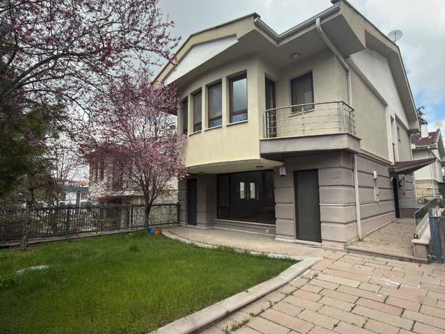 BILKENT 3'DE MÜSTAKIL 7+2 KIRALIK VILLA, 350M² BAHÇELI